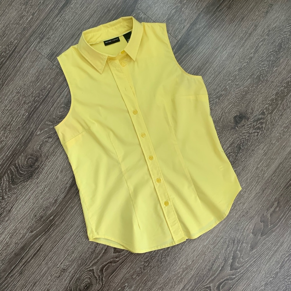 New York & Company Sleeveless Button-Down